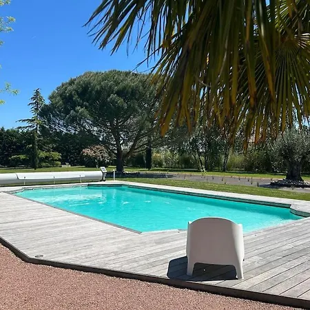 La Grangeneuve Cote Piscine * Marclopt